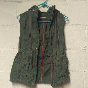 41 Hawthorn Olive Utility Hooded Vest with Drawstring